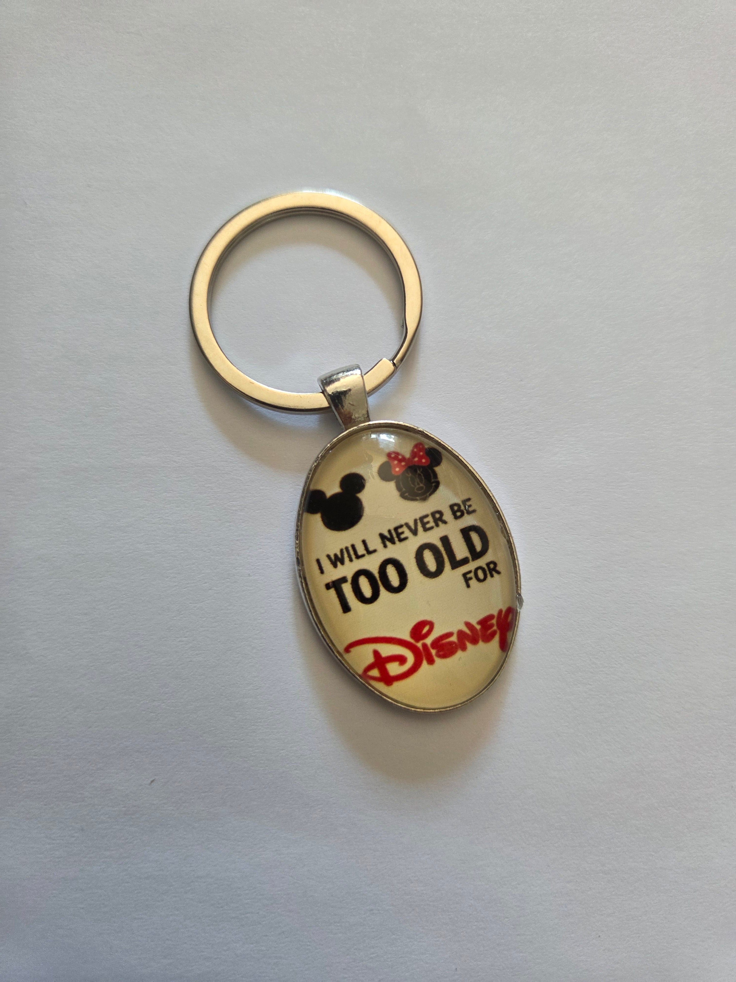 LIMITED EDITION. Official Disney Keychain – Mickey and Minnie
